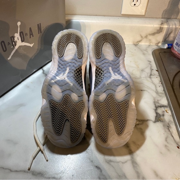Air Jordan 11 cool grey GS new - Picture 5 of 8